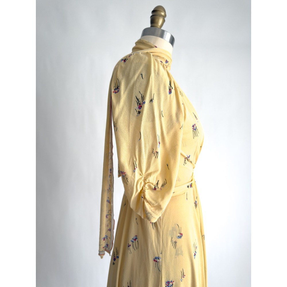 Virginie yellow floral vtg 70s‎ does 40s knee length dress - Picture 6 of 9